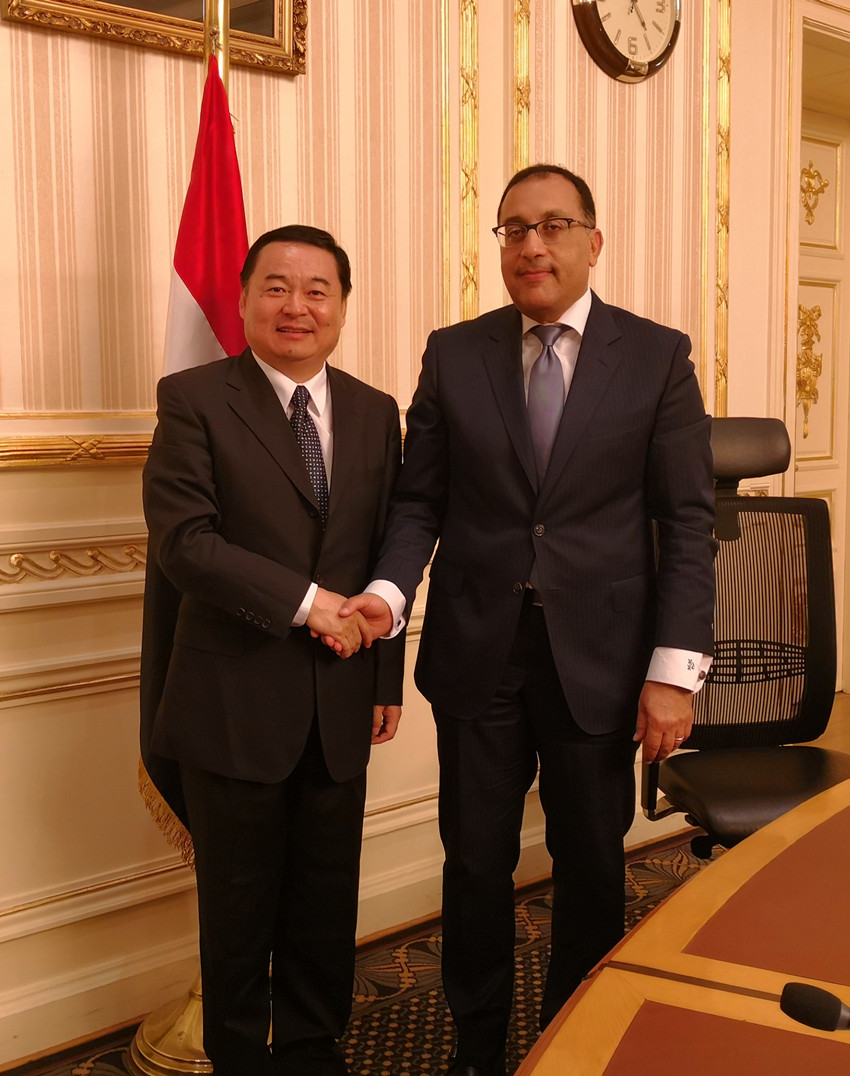 Hao Peng Meets With Egyptian Prime Minister Mostafa Madbouli