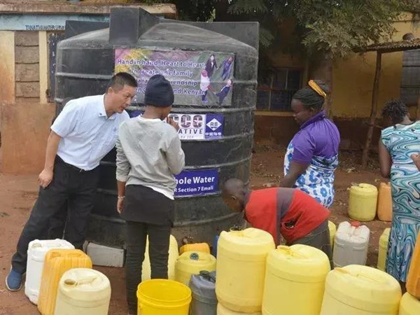 C:UsersyangxiDesktopChina Communications Construction Company supply water to local Africans.jpg