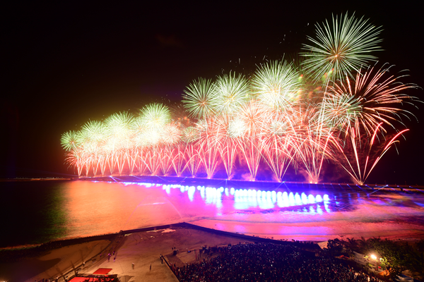 C:UsersyangxiDesktopFirework performance to celebrate the opening of the China.png