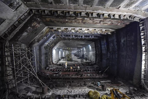 Engineers connect two ends of the subsea tunnel.jpg