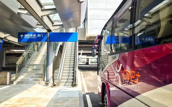Shuttle buses at Zhuhai-Macao Port.jpg