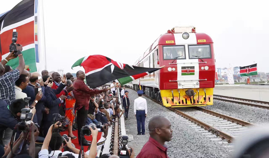 43肯尼亚百年来首条新铁路.jpg