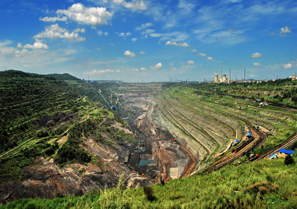 抚顺西露天矿照片_副本.jpg