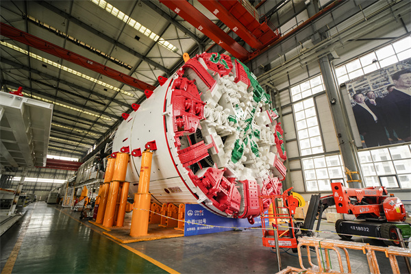 2.世界首台绿色盾构机，开挖直径9.16米，该设备应用于意大利西西里岛高速铁路隧道.jpg