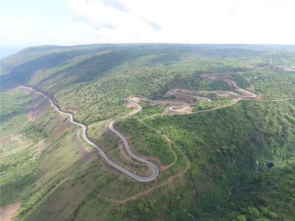 Kingfisher Cross-Cliff Road Turns Natural Moat of Uganda Into Thoroughfare